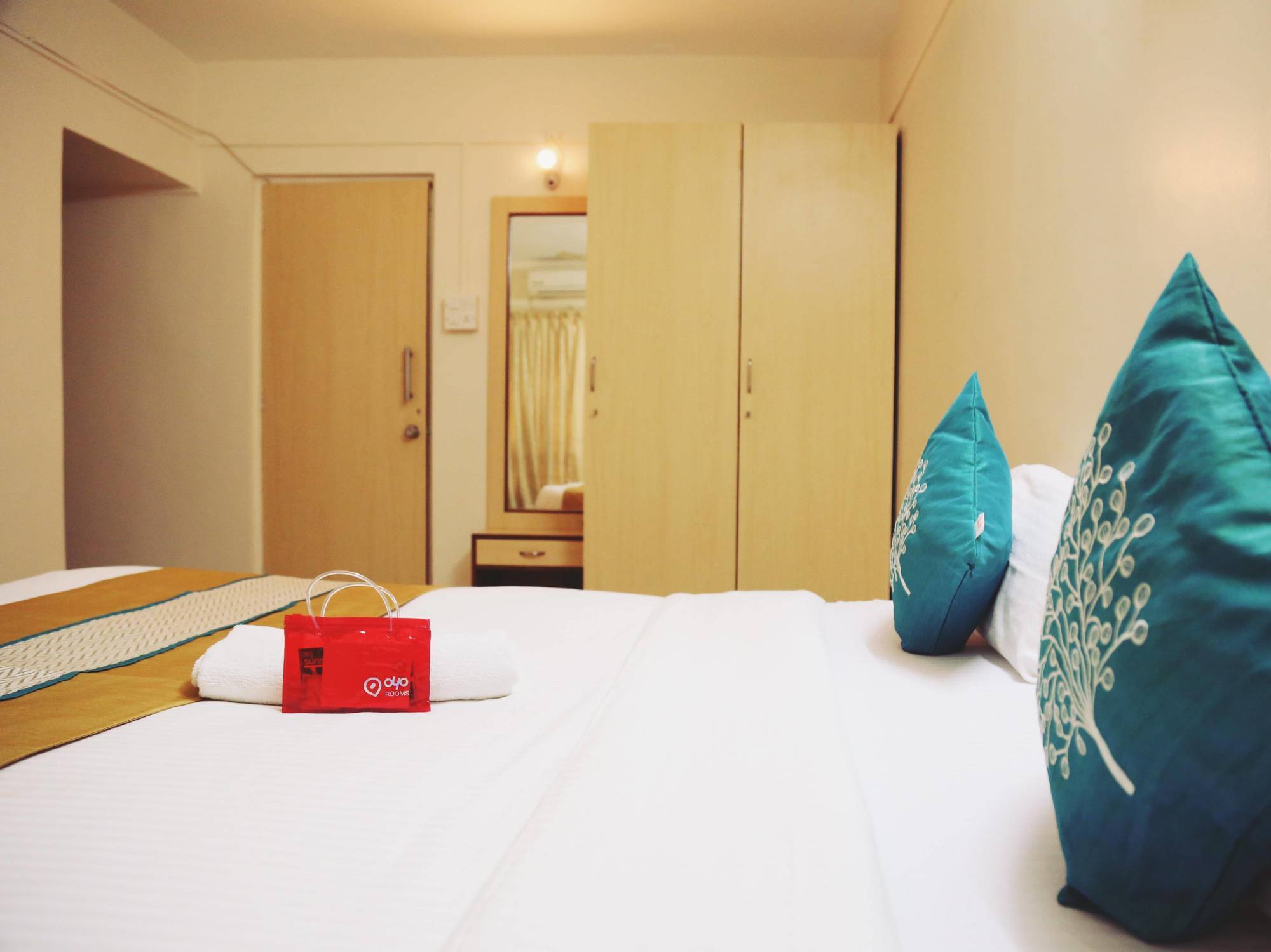Oyo 946 Royce Studio Apartments 푸네 외부 사진